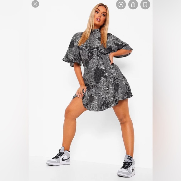 Boohoo Plus Dresses & Skirts - Plus Ditsy Floral High Neck Skater Dress
